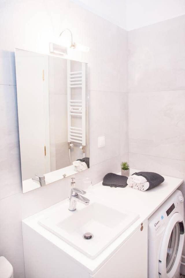 Fully Renovated, Modern Beauty In Central Athens! Exterior foto